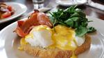 Eggs_benedict_with_bacon