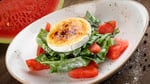 Il_forno_salat_s_molodum_spinatom_arbuzom_i_surom_bri