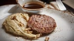 Il_forno_bifshteks_iz_govyadiny_s_trufelem_i_kartofel'num_kremom