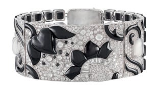 10-van-cleef-&-arpels-bracelet-mannhattan-flowers_le-bal-black-and-white_hd